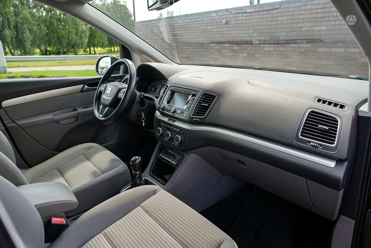 Seat Alhambra 2014 — photo 32
