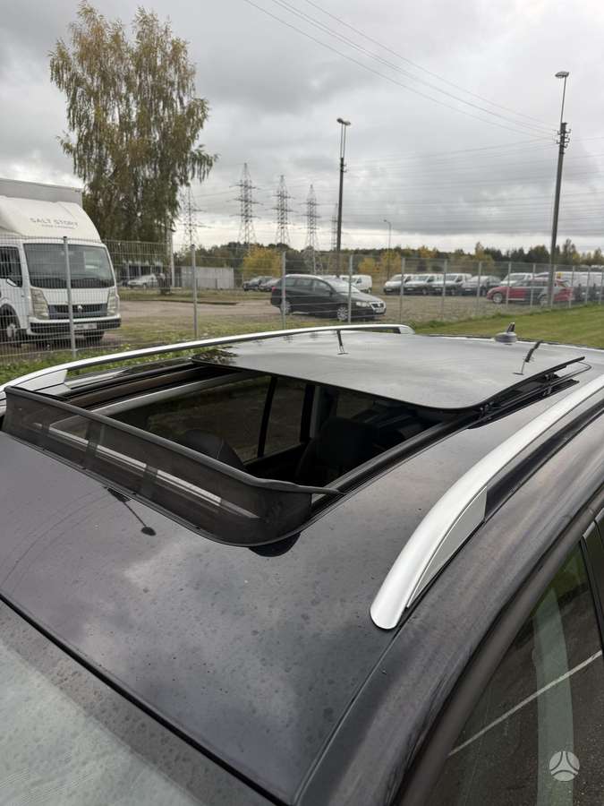 Volkswagen Touran 2012 — photo 10
