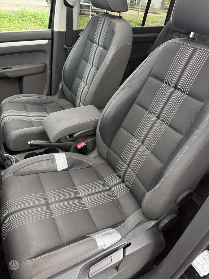 Volkswagen Touran 2012 — photo 11