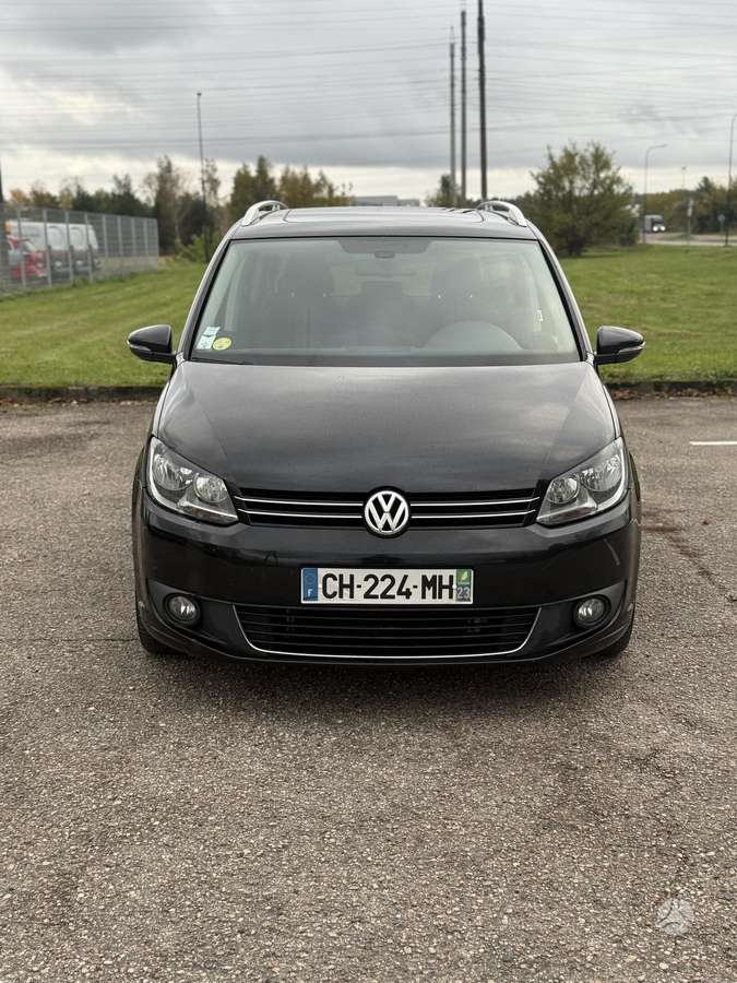 Volkswagen Touran 2012 — rear view