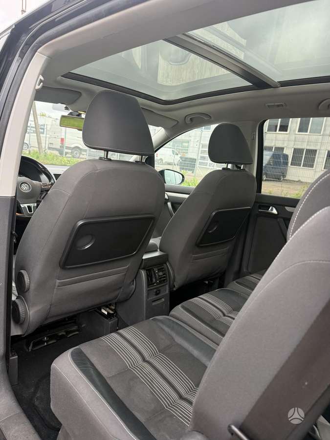 Volkswagen Touran 2012 — photo 8