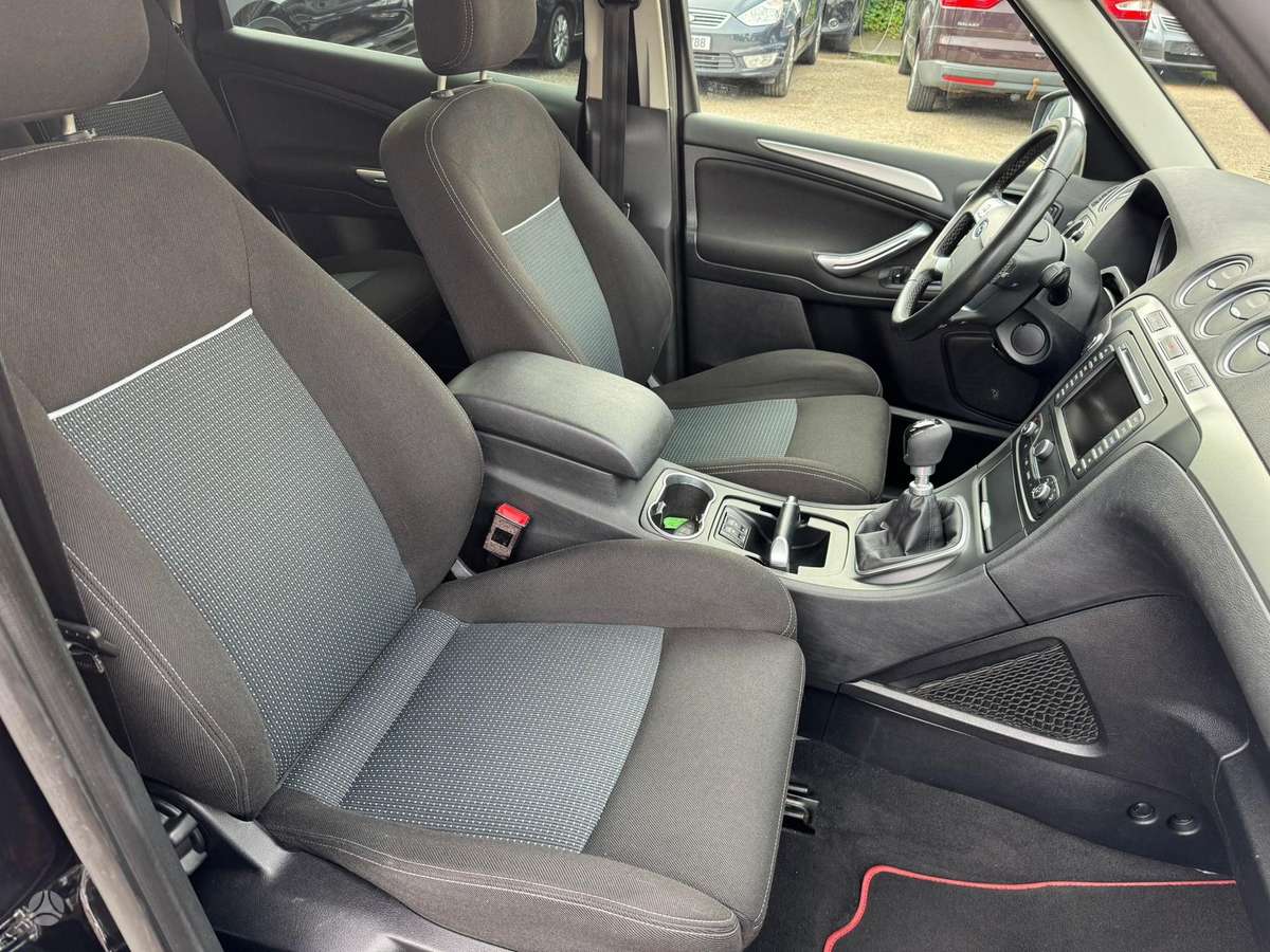 Ford S-MAX 2013 — photo 10