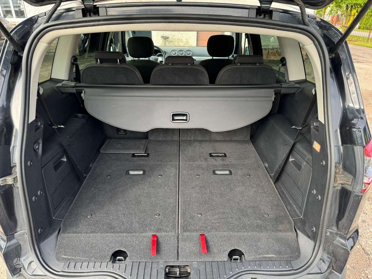 Ford S-MAX 2013 — photo 11