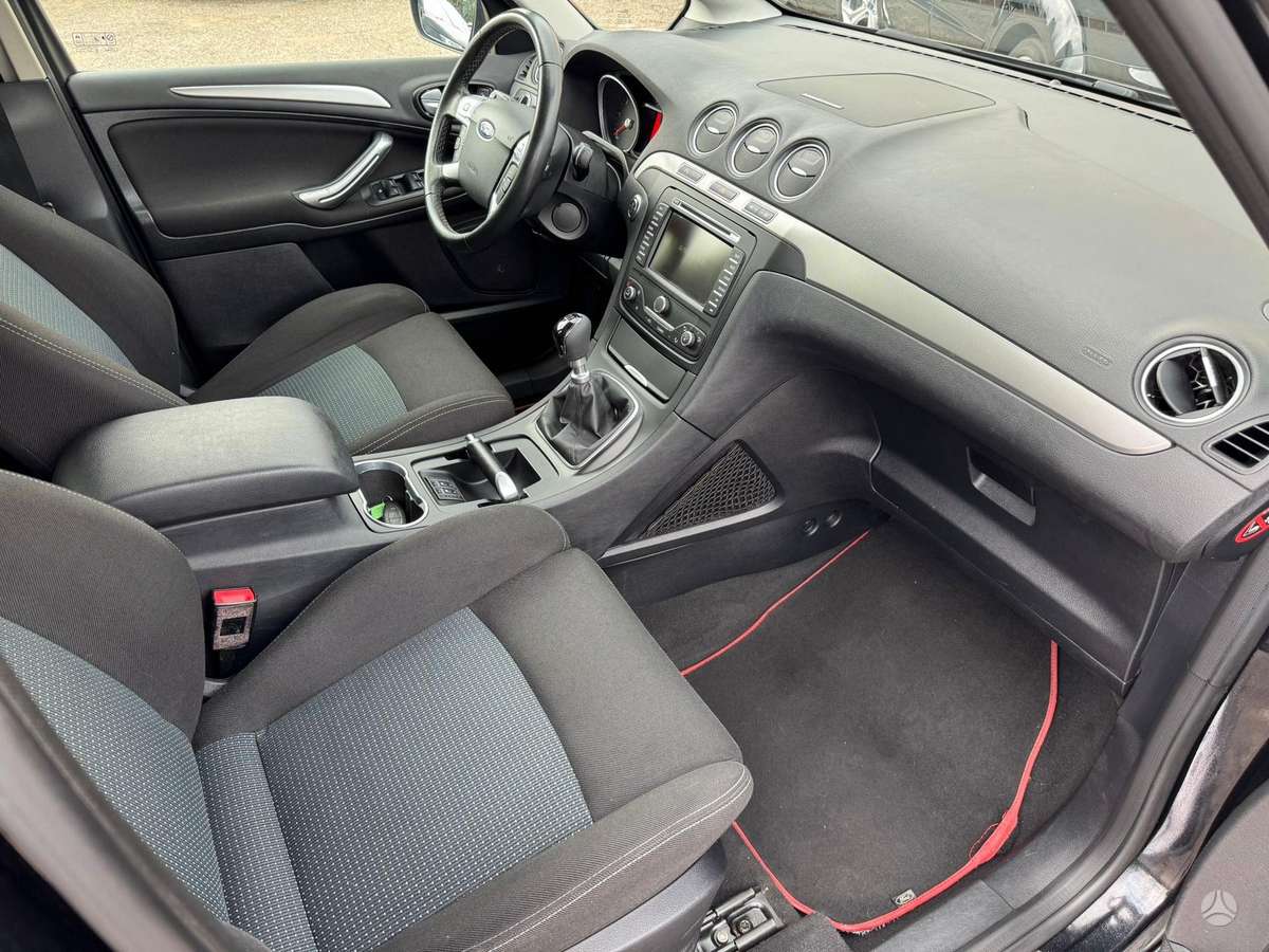 Ford S-MAX 2013 — photo 12