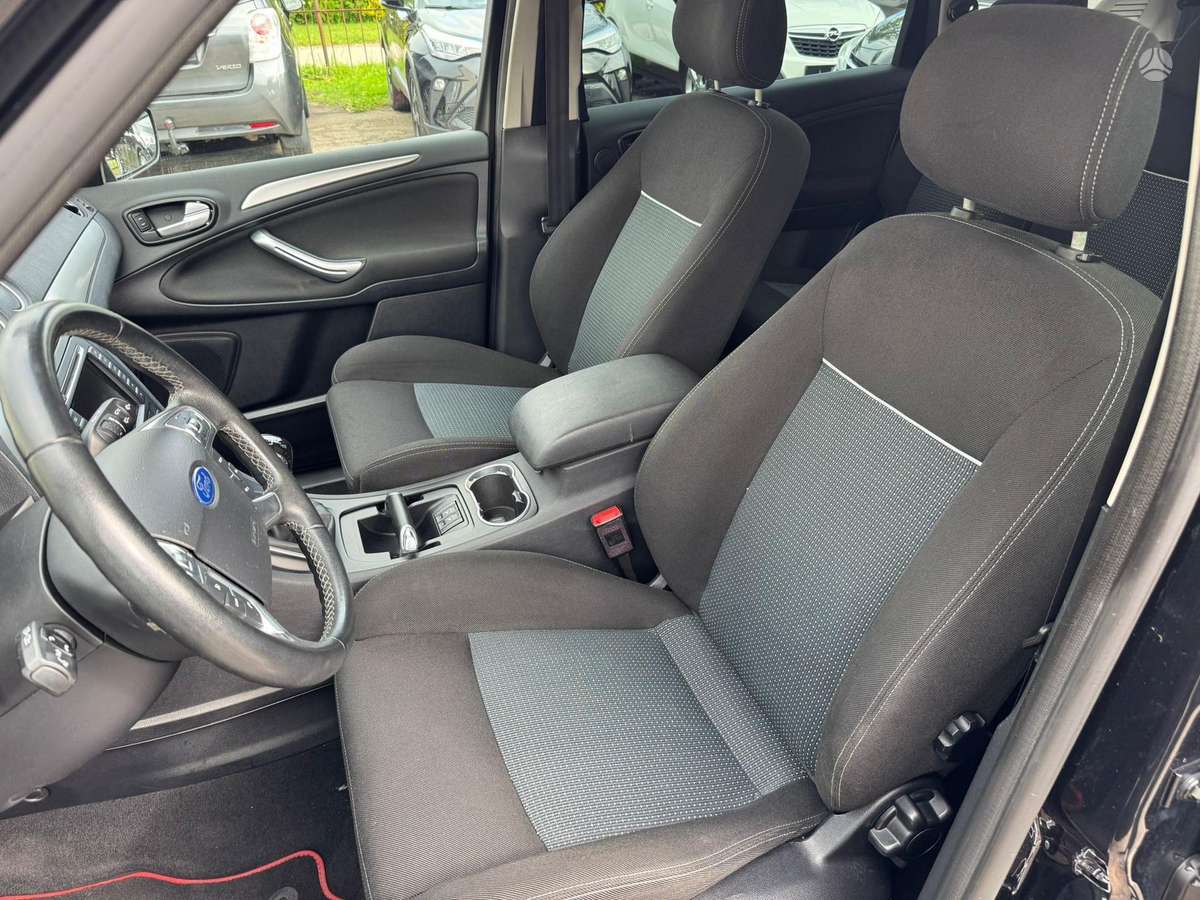 Ford S-MAX 2013 — photo 13