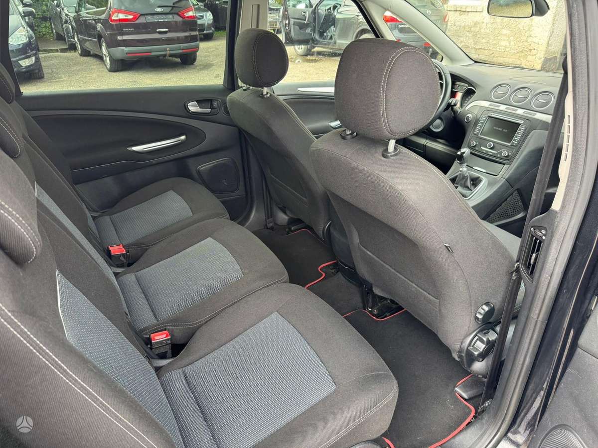 Ford S-MAX 2013 — photo 14