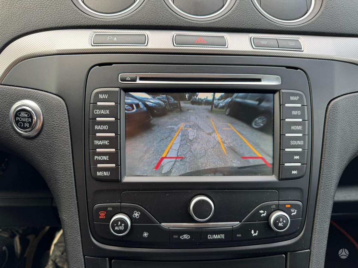 Ford S-MAX 2013 — photo 17
