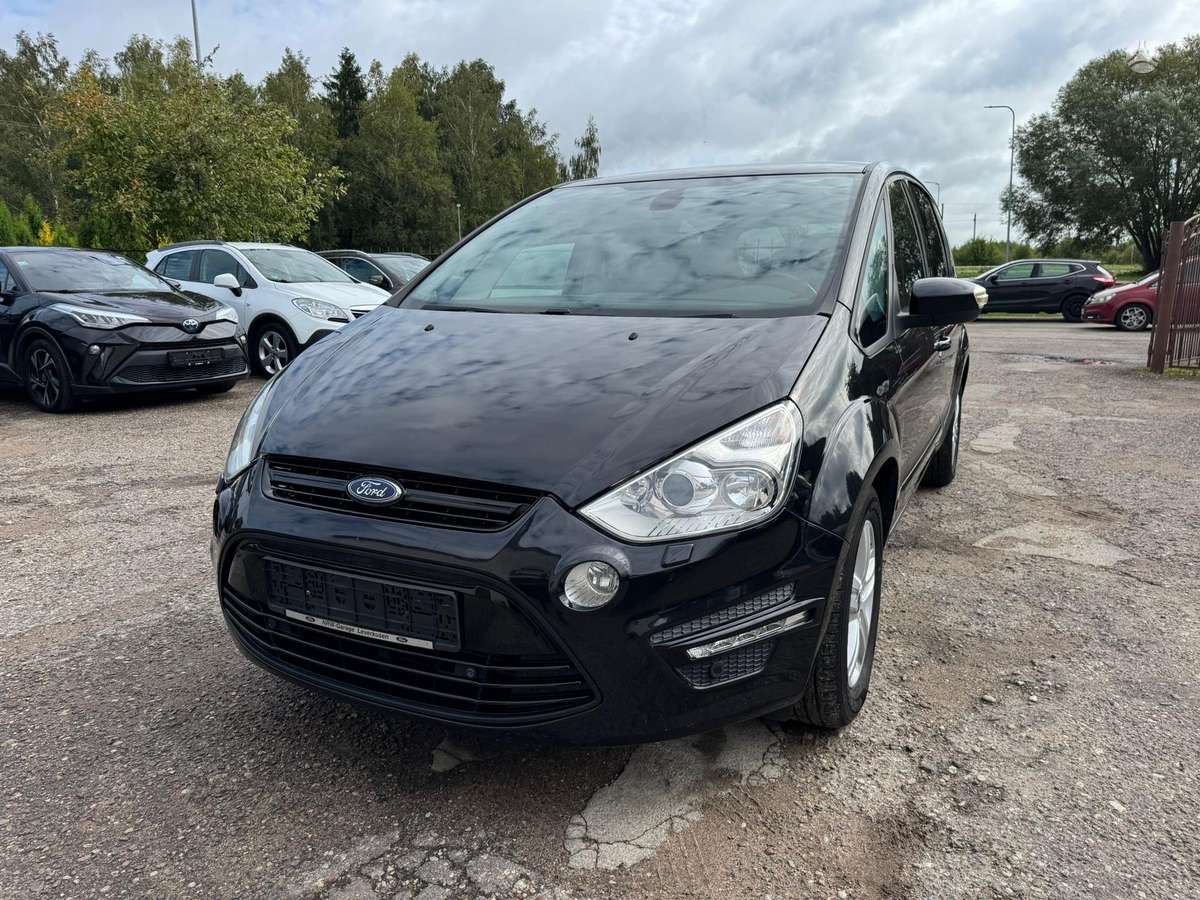 Ford S-MAX 2013 — rear view