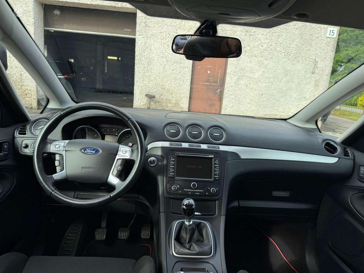 Ford S-MAX 2013 — photo 9