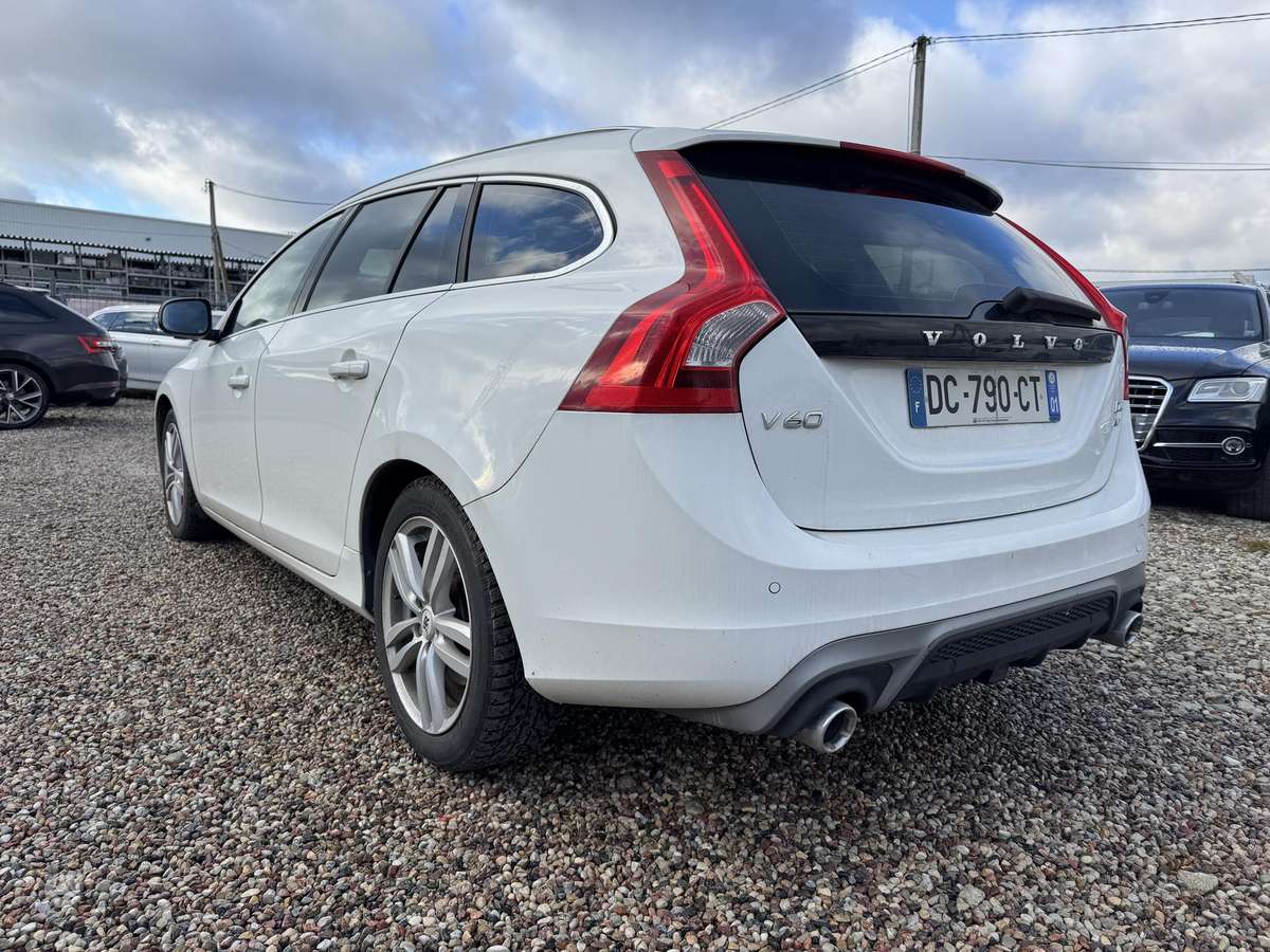 Volvo V60 2014 — engine 2400 cm³, 181 HP (133kW)