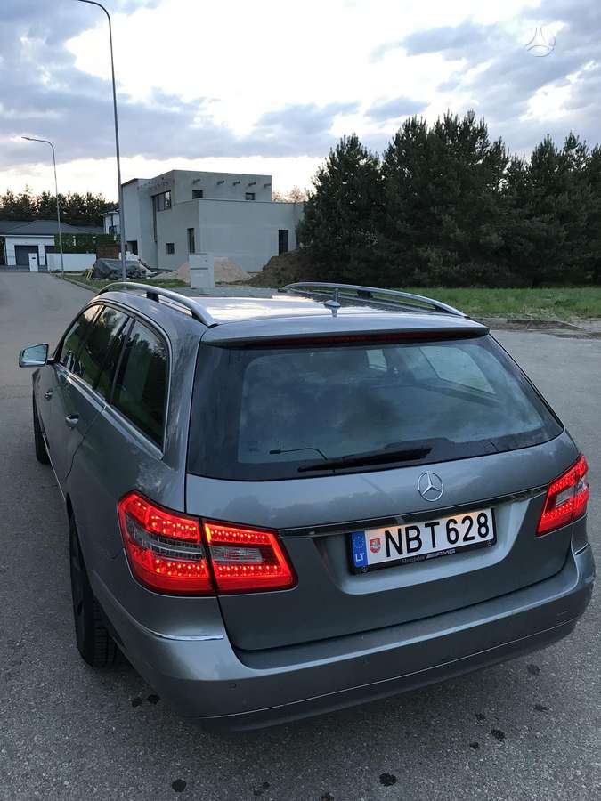 Mercedes-Benz E220 2011 — photo 10
