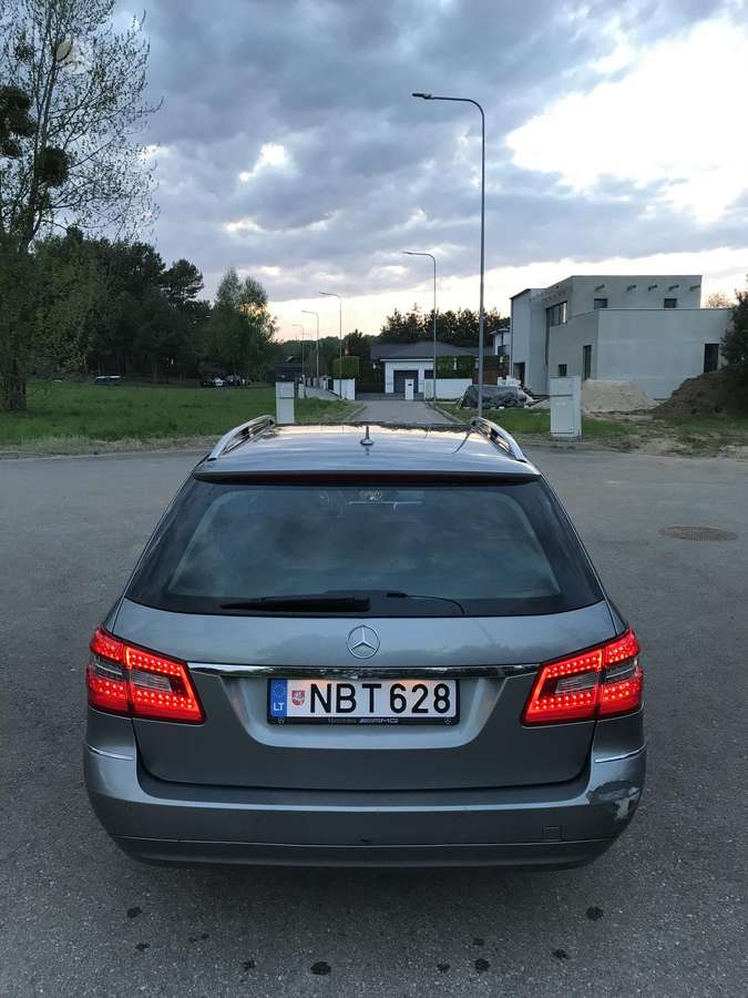 Mercedes-Benz E220 2011 — photo 11