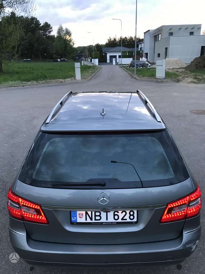 Mercedes-Benz E220 2011 — photo 12