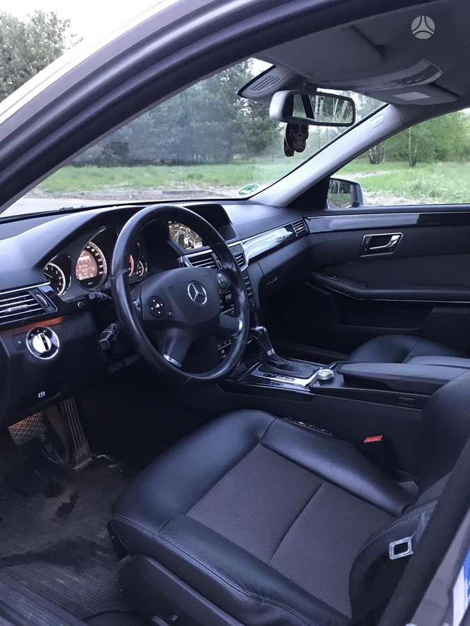 Mercedes-Benz E220 2011 — photo 15
