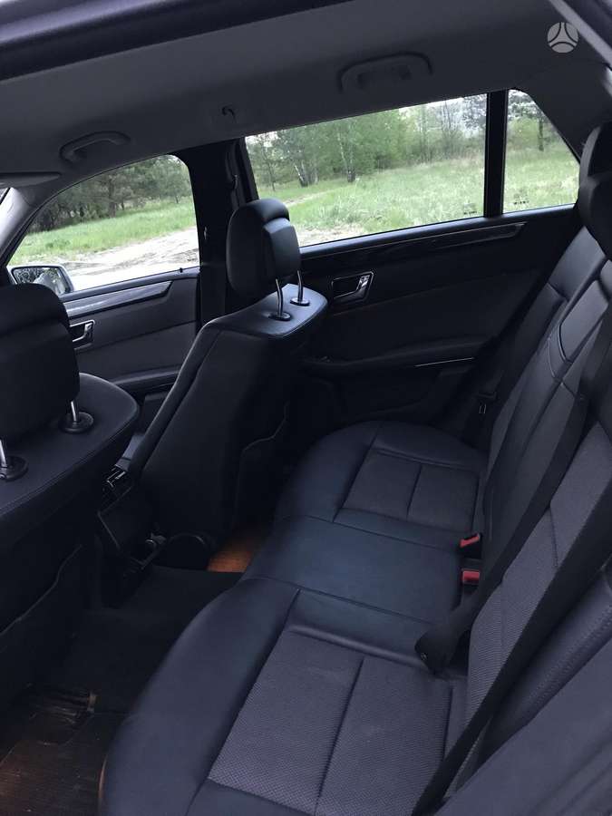 Mercedes-Benz E220 2011 — photo 16