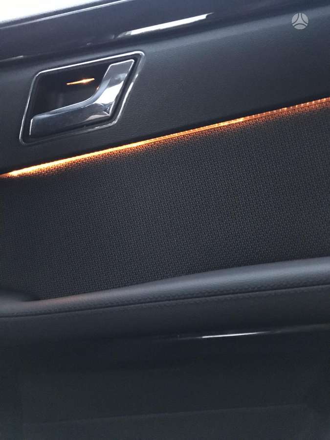 Mercedes-Benz E220 2011 — photo 21