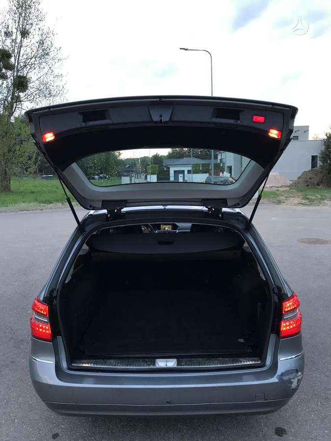 Mercedes-Benz E220 2011 — photo 22