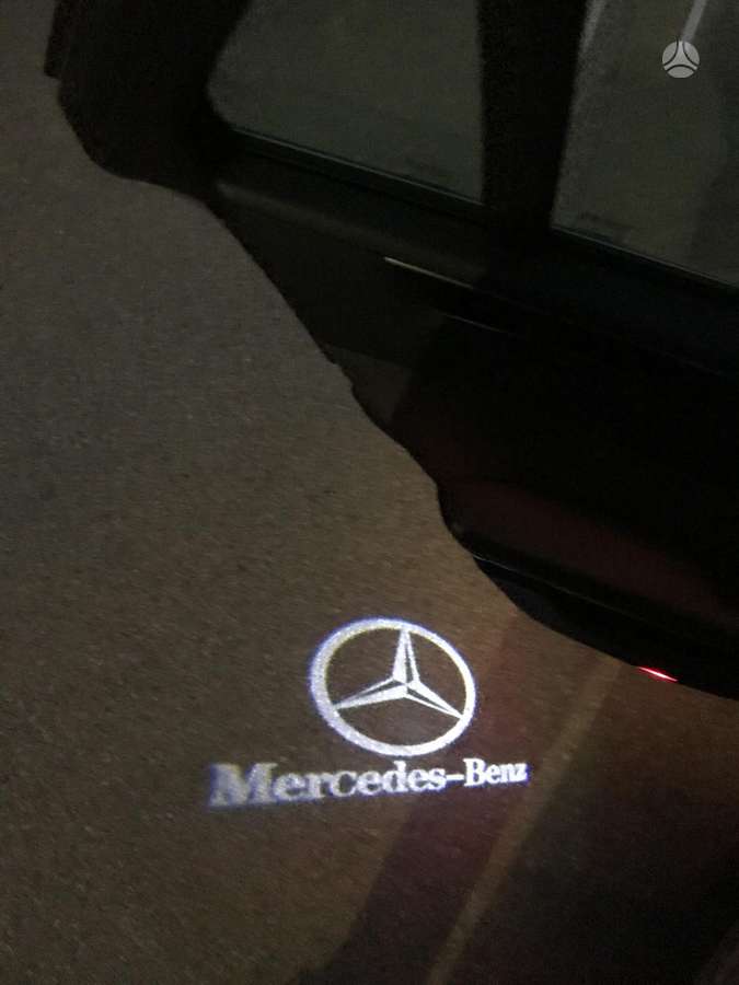 Mercedes-Benz E220 2011 — photo 29