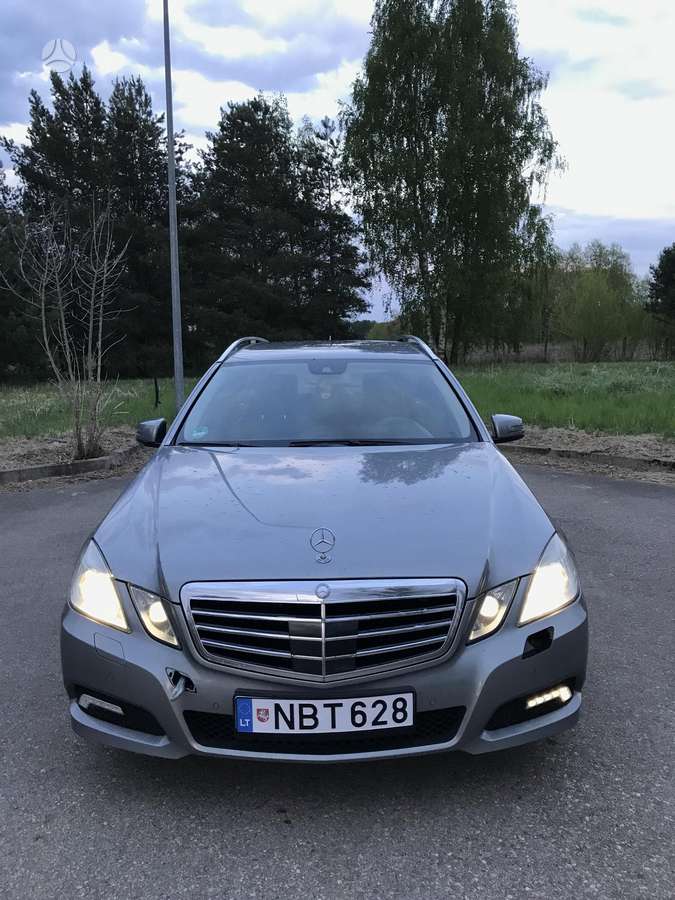 Mercedes-Benz E220 2011 — interior