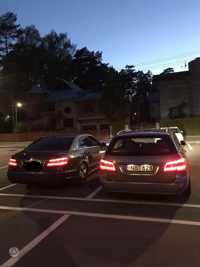 Mercedes-Benz E220 2011 — photo 30