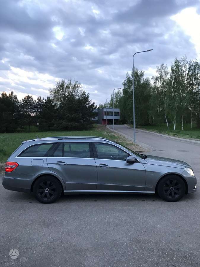 Mercedes-Benz E220 2011 — photo 8
