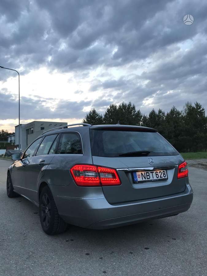 Mercedes-Benz E220 2011 — photo 9