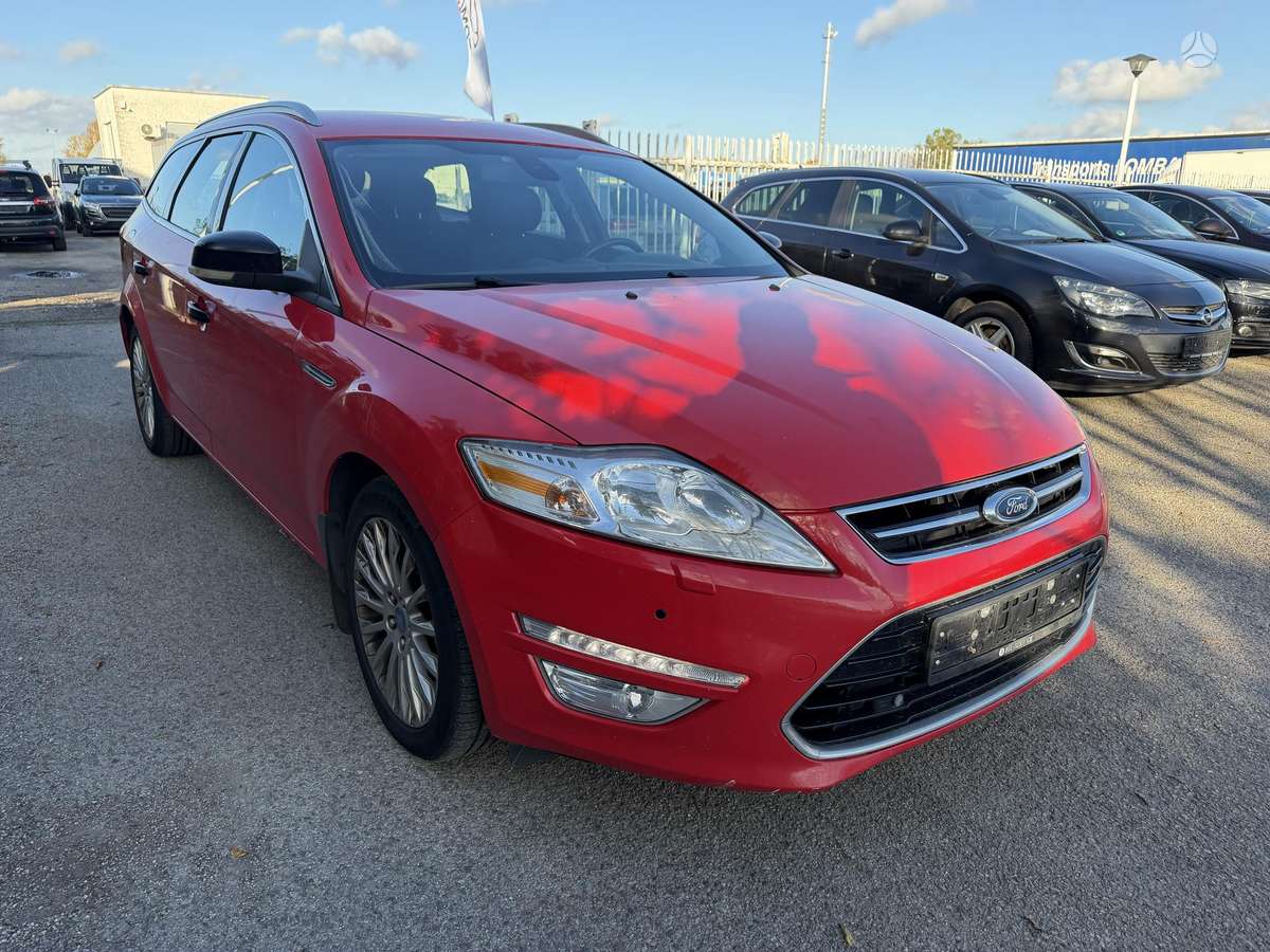 Ford Mondeo 2013 — вигляд ззаду