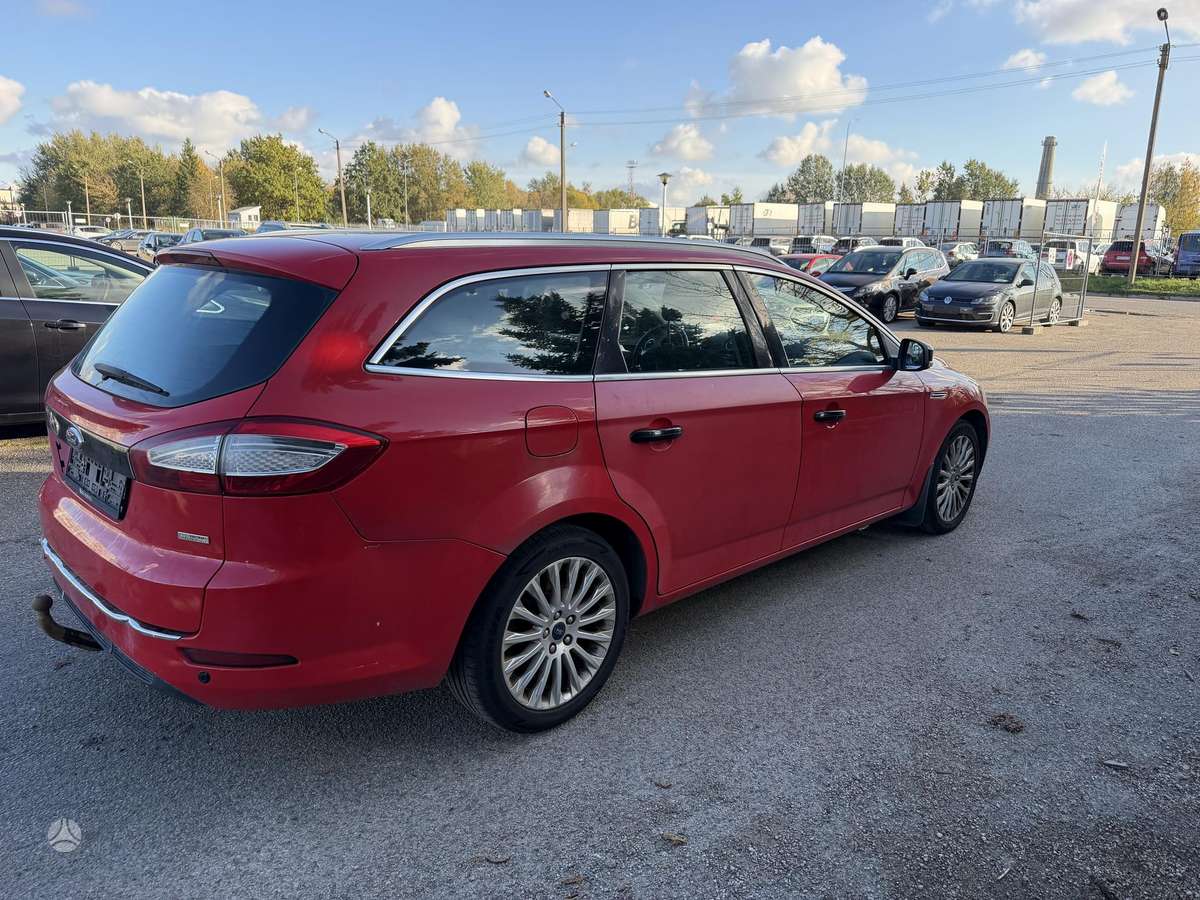 Ford Mondeo 2013 — салон