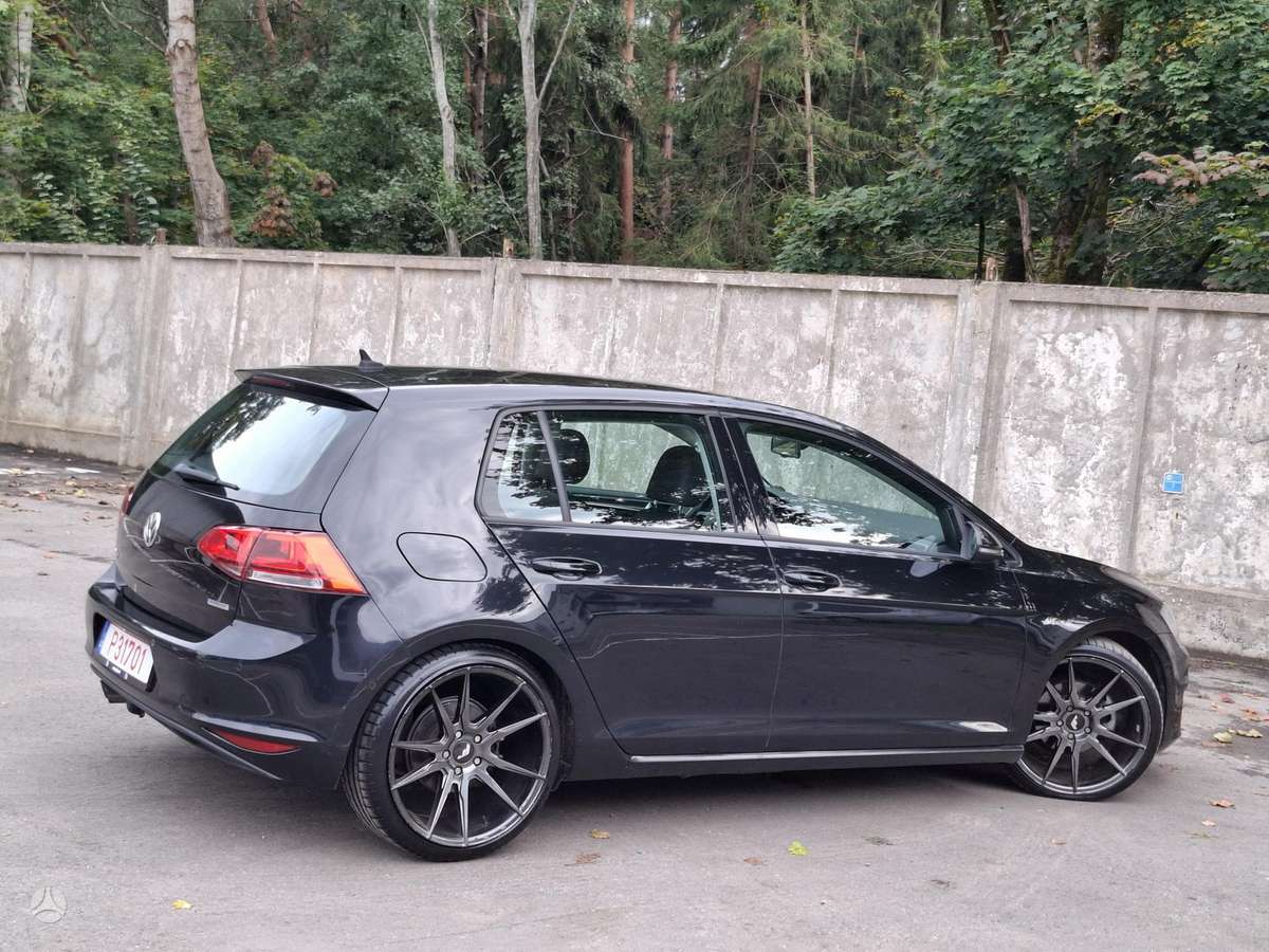 Volkswagen Golf 2013 — rear view