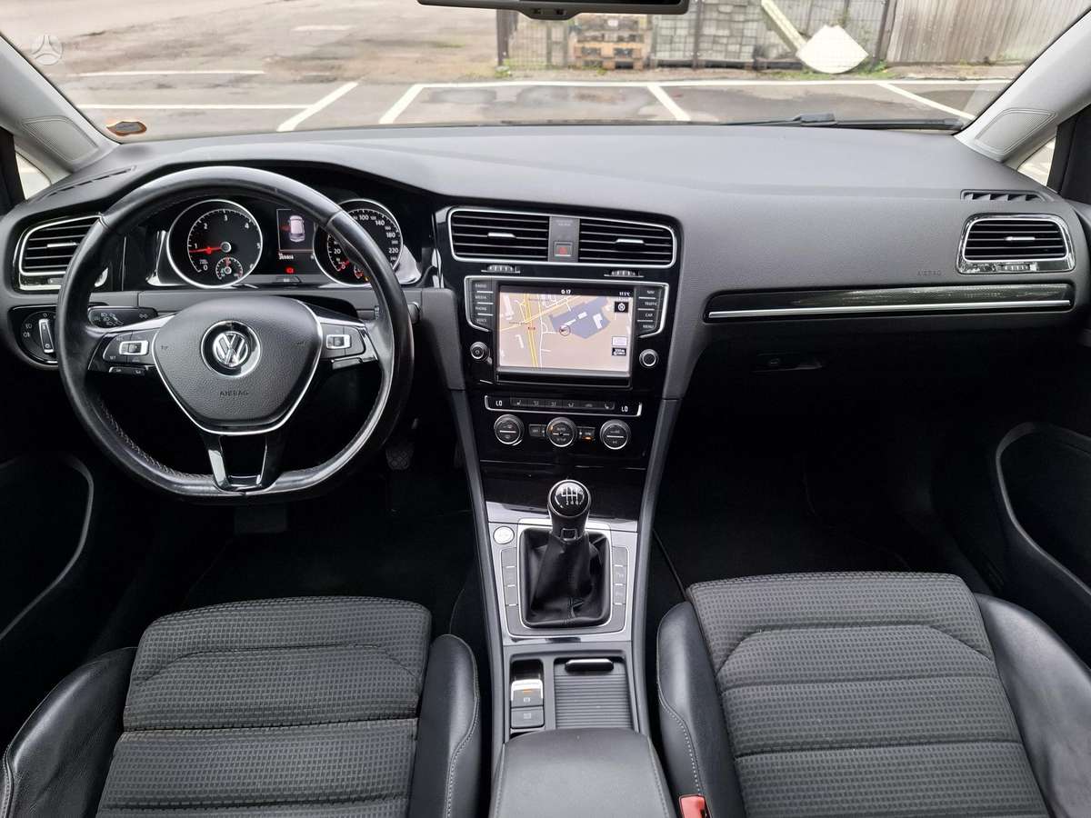 Volkswagen Golf 2013 — interior