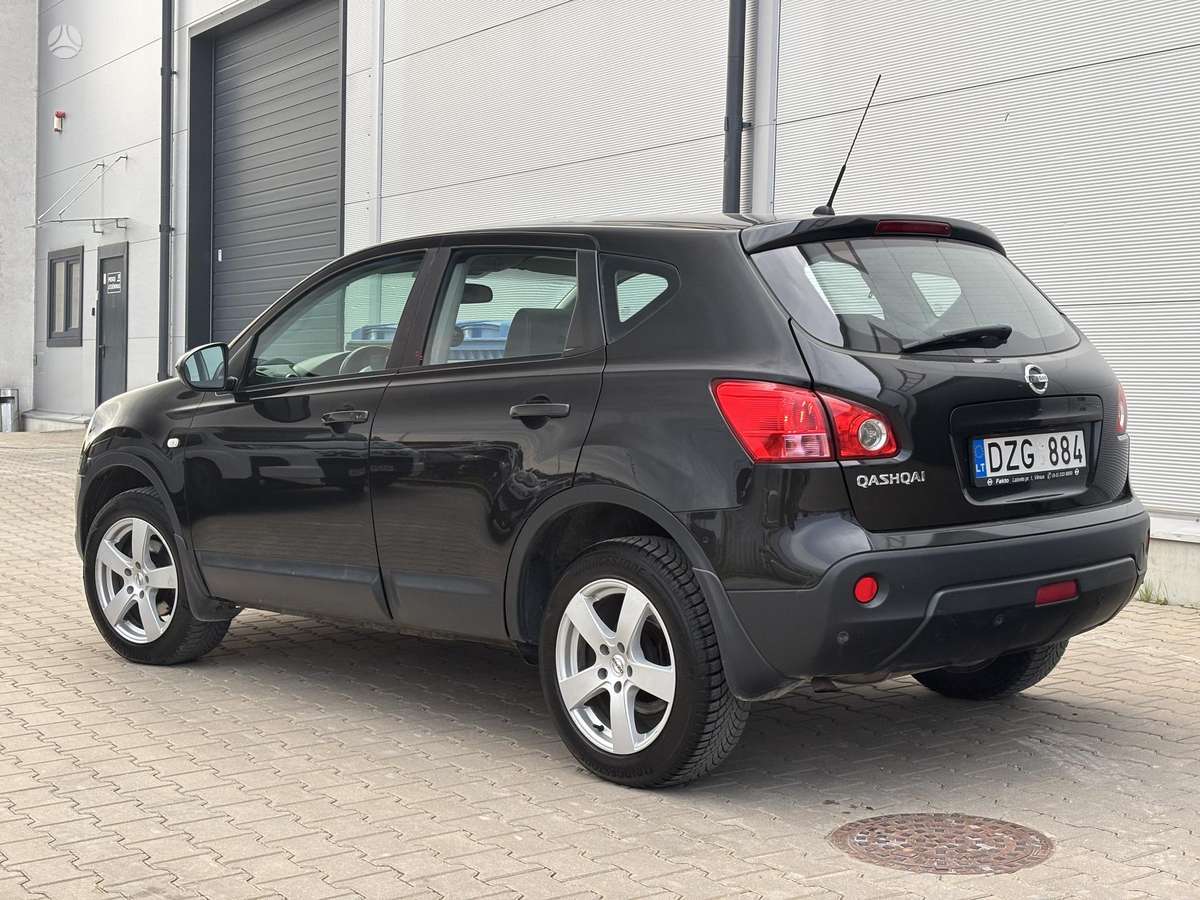 Nissan Qashqai 2008 — rear view