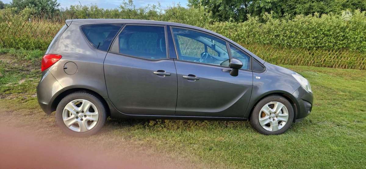Opel Meriva 2011 — interior