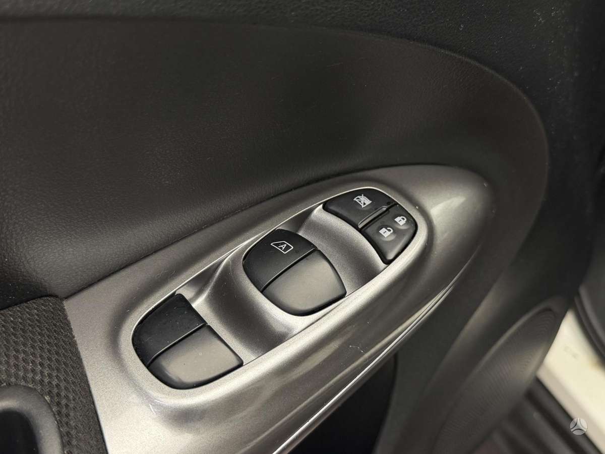 Nissan Juke 2015 — фото 11