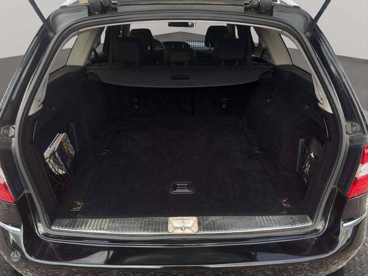 Mercedes-Benz E200 2011 — photo 10