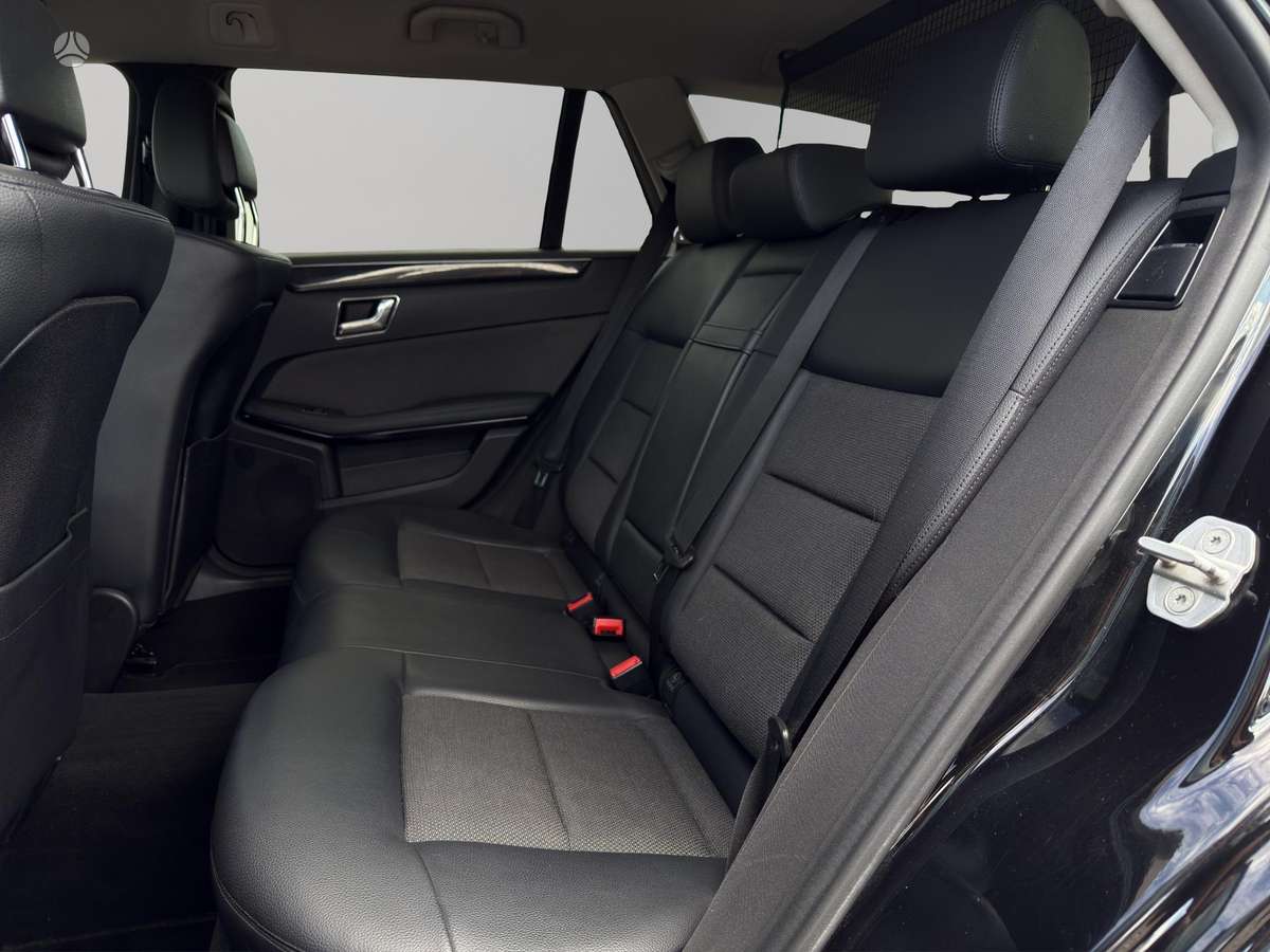 Mercedes-Benz E200 2011 — photo 11