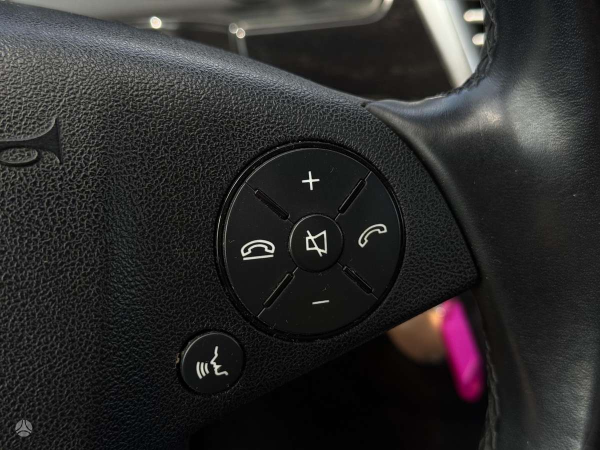Mercedes-Benz E200 2011 — photo 19