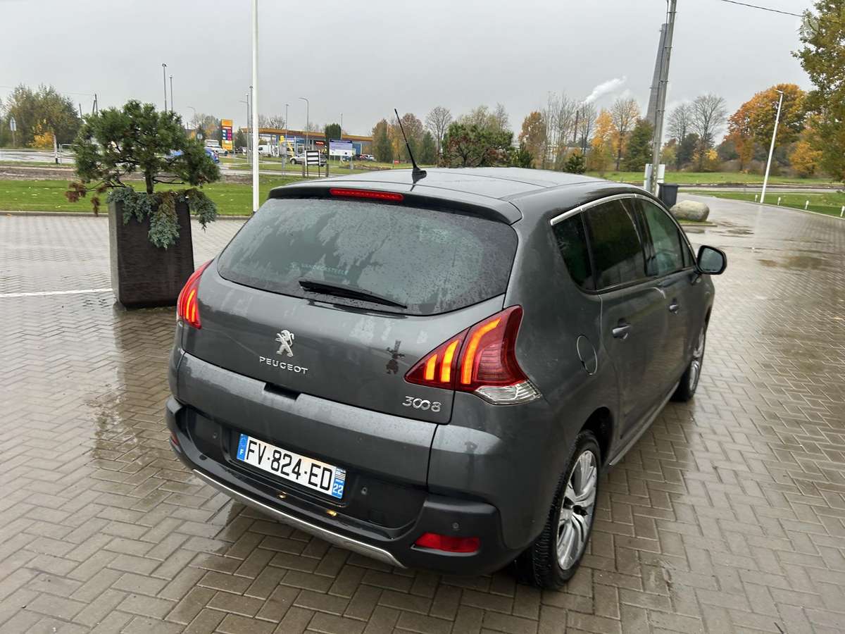 Peugeot 3008 2014 — interior