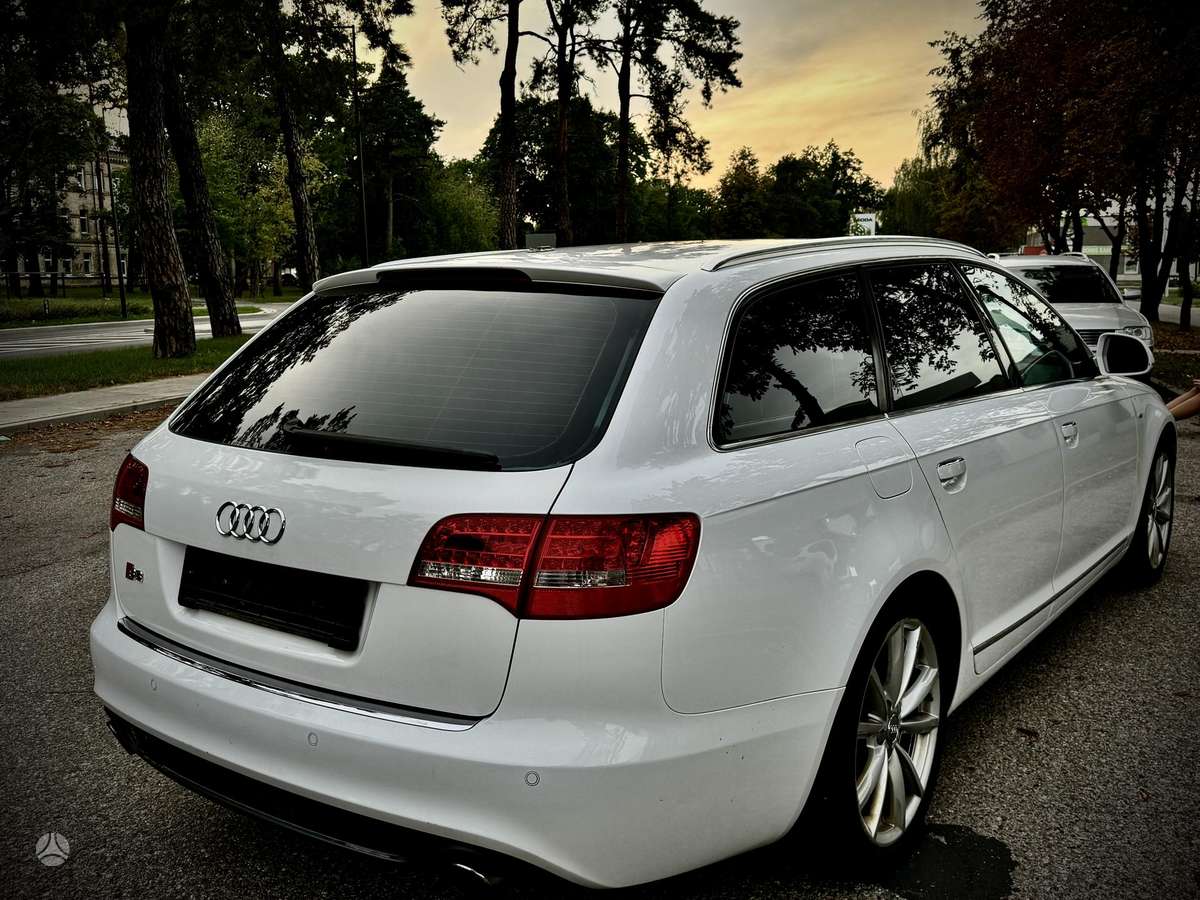 Audi A6 2010 — салон