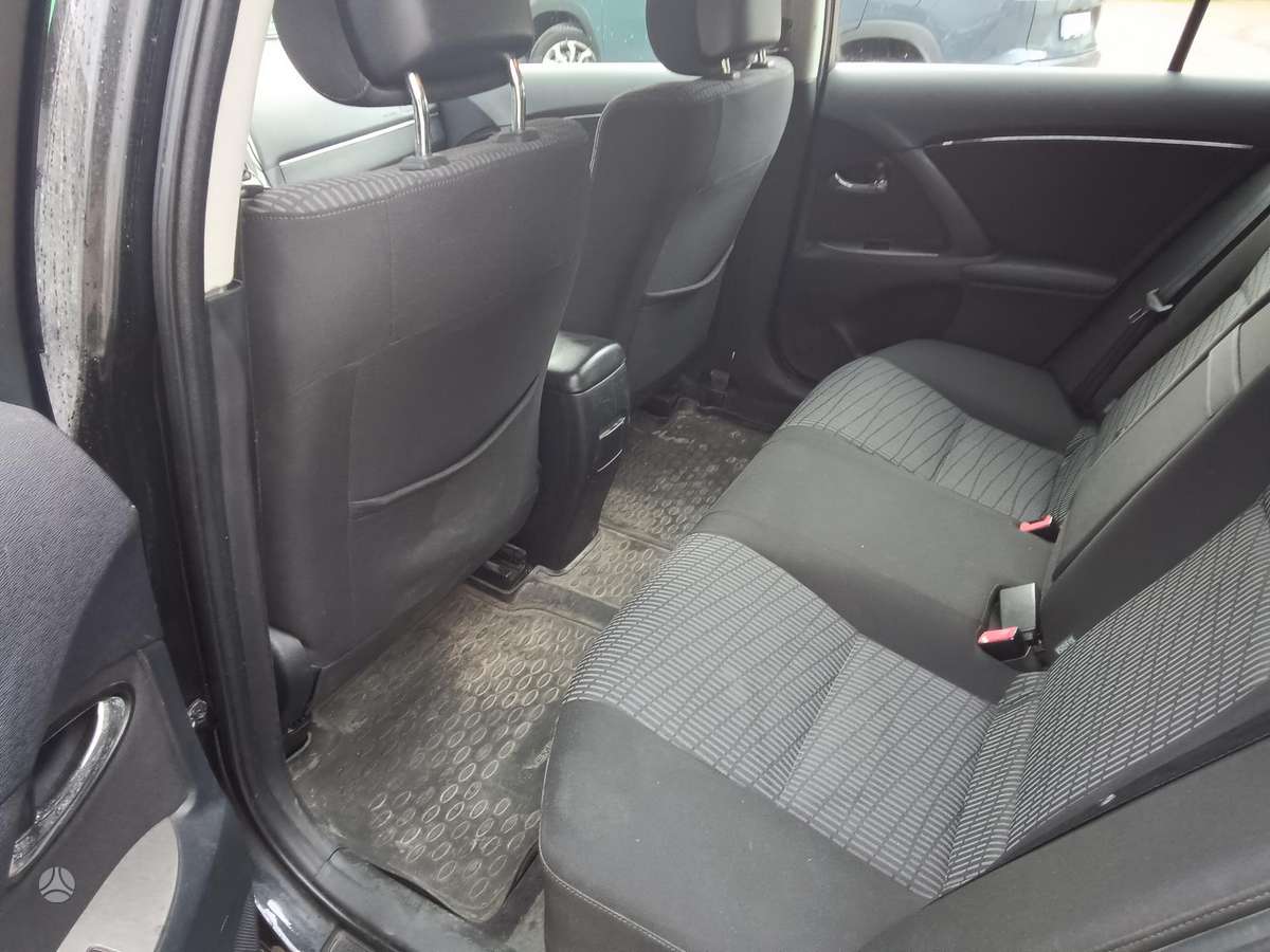 Toyota Avensis 2011 — photo 7