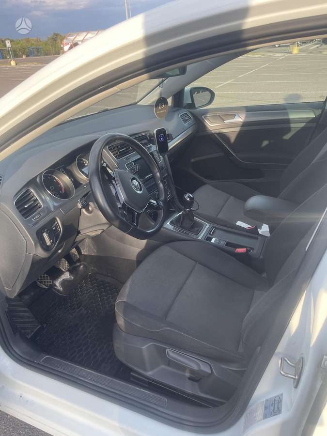 Volkswagen Golf 2013 — interior