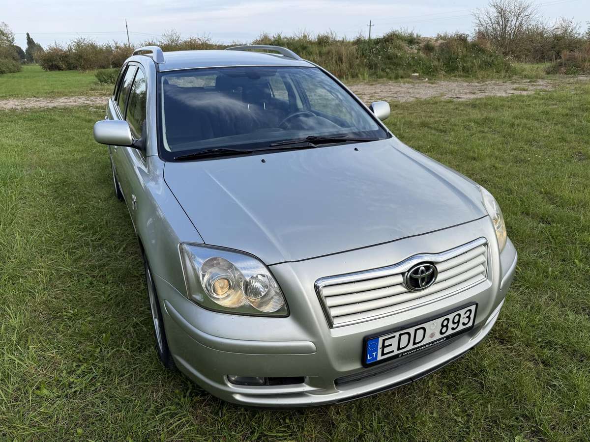 Toyota Avensis 2005 — interior