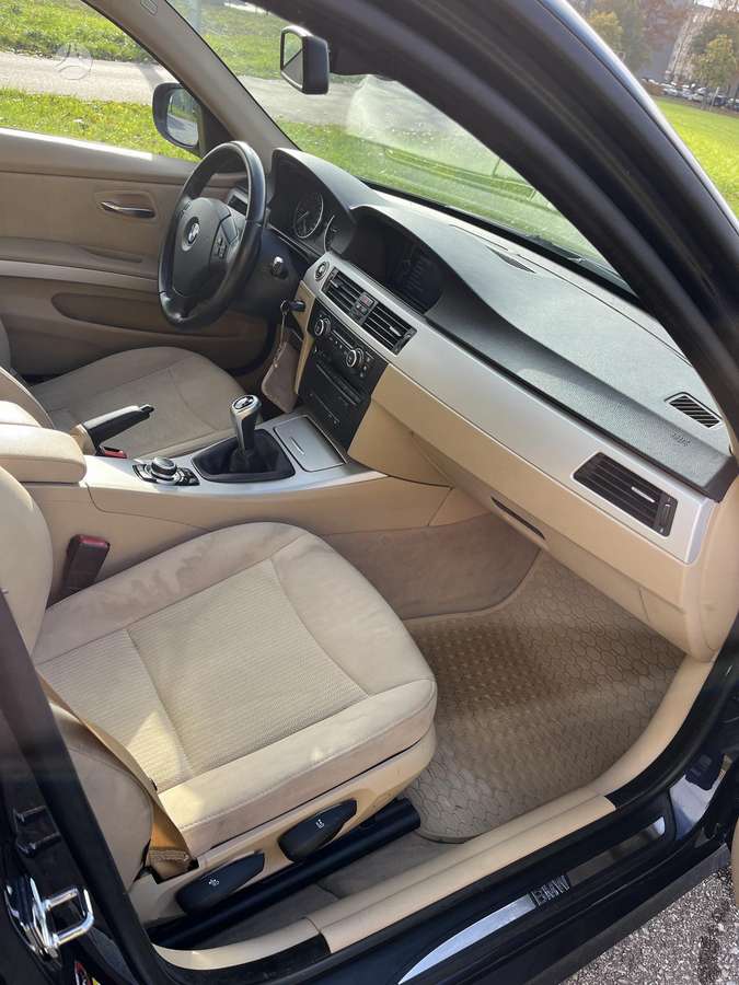 BMW 318 2008 — photo 10