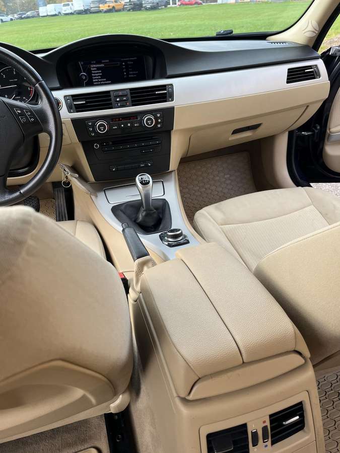 BMW 318 2008 — photo 15