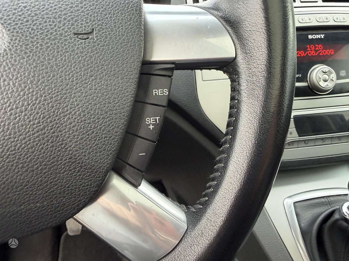 Ford Kuga 2009 — photo 15