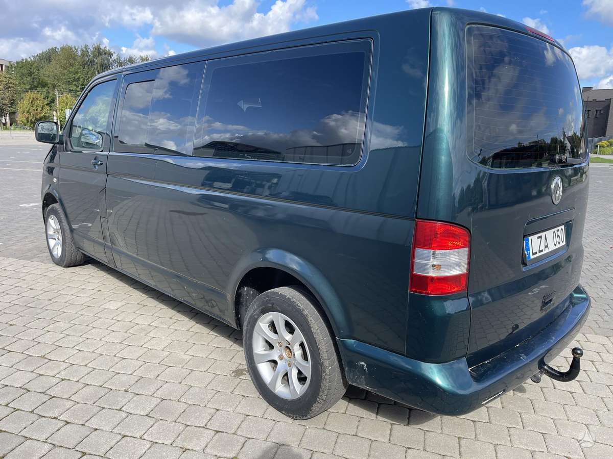 Volkswagen Caravelle 2008 — вигляд ззаду