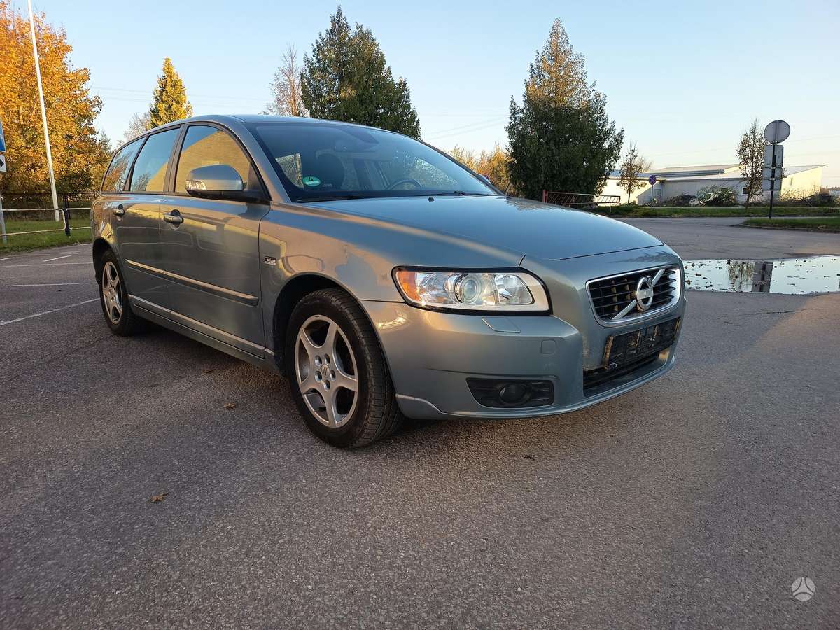 Volvo V50 2010 — вигляд ззаду