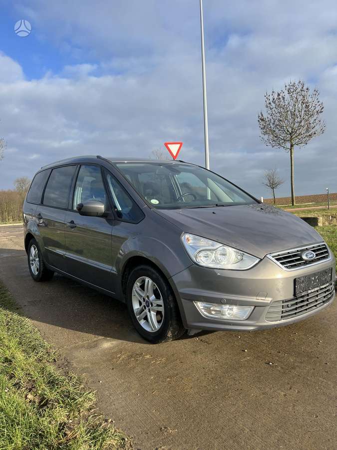 Ford Galaxy 2014 — rear view