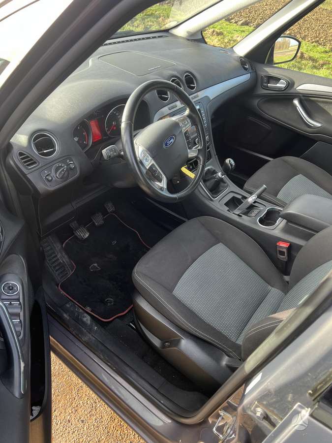 Ford Galaxy 2014 — photo 5