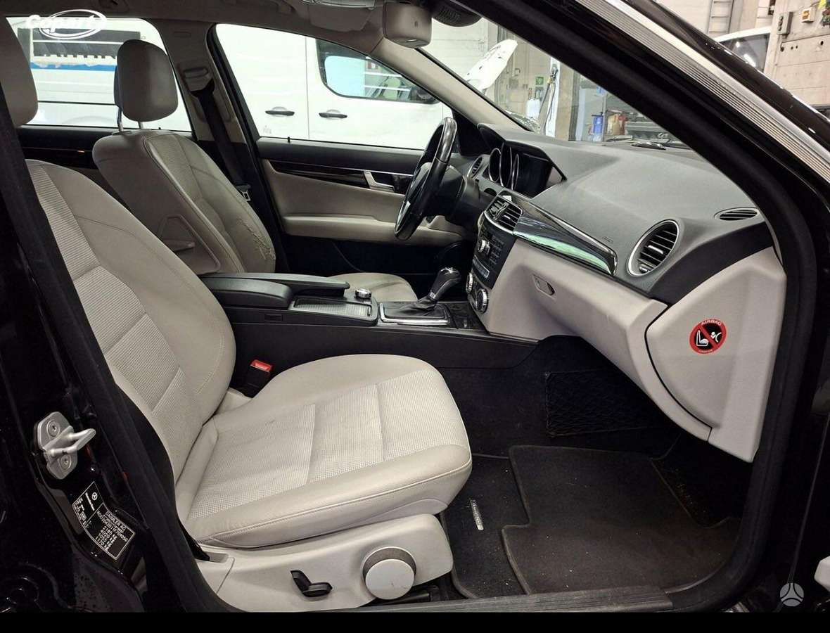 Mercedes-Benz C220 2011 — engine 2200 cm³, 136 HP (100kW)