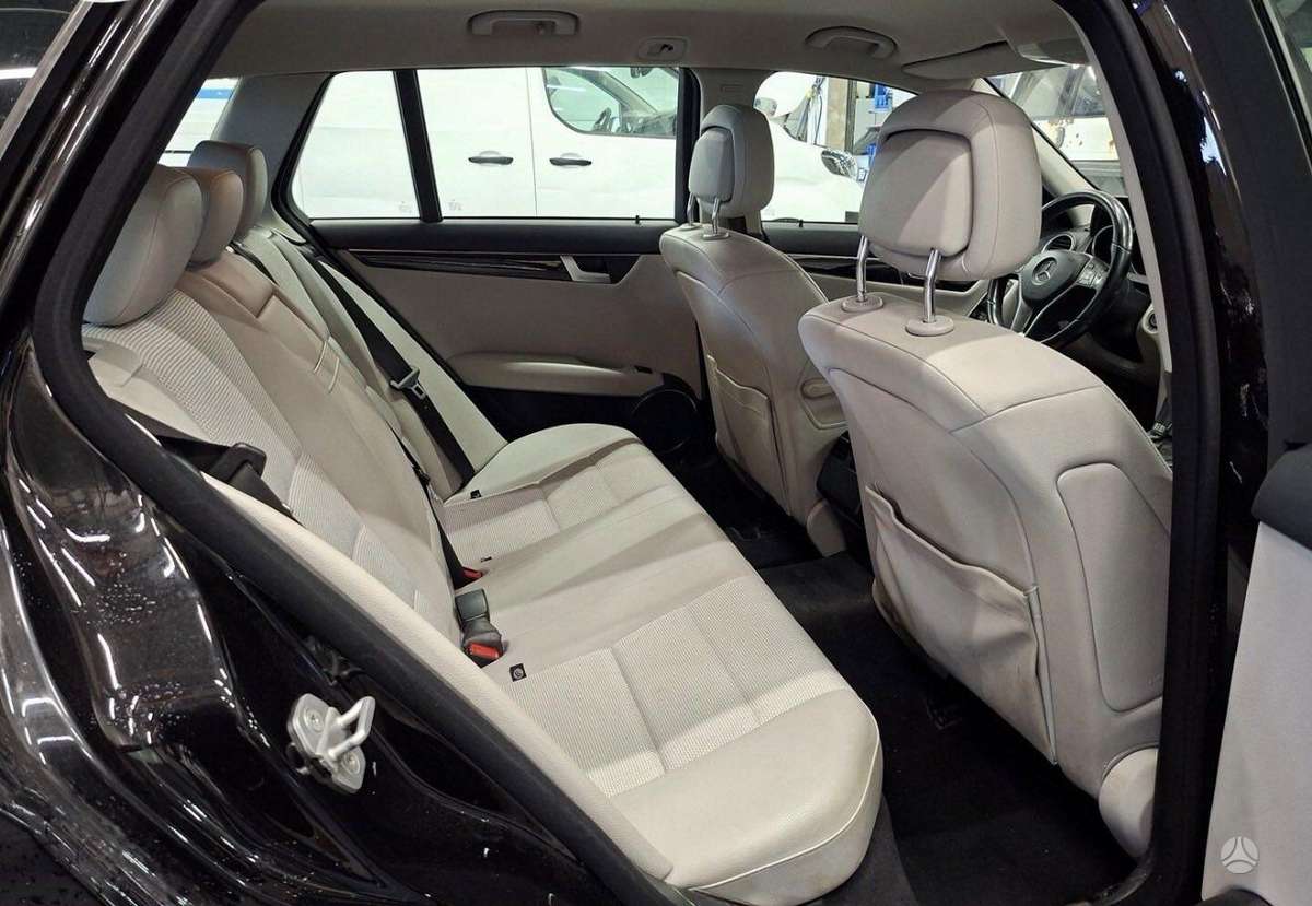 Mercedes-Benz C220 2011 — photo 7